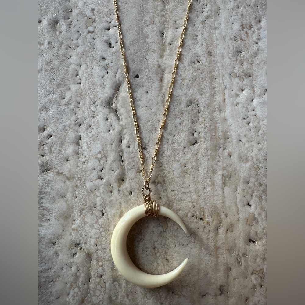 14k gold filled crescent moon pendant - Picture 2 of 6